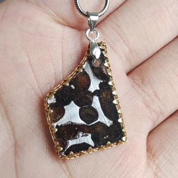 Подвеска из оливкового метеорита Sericho Кения, образец натурального метеоритного материала, ожерелье из оливкового метеорита - QB193
