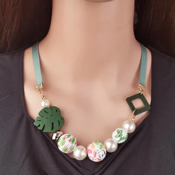 Ожерелье-нагрудник из деревянных бусин с подвеской в виде листа и атласной лентой для женщин, винтажные ювелирные изделия