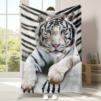 Белое покрывало с изображением тигра крупным планом, красивый портрет тигра, декоративные мягкие теплые уютные фланелевые плюшевые одеяла